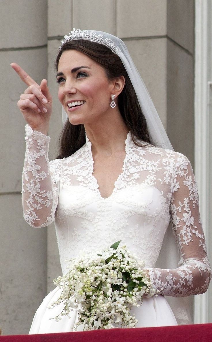 For Brides-to-Be in Dress Dilemmas: How to Find Your Perfect "Destined Dress" ♡にて紹介している画像