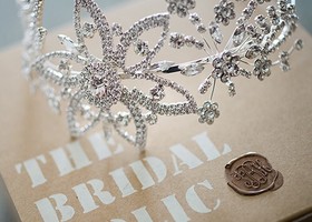 A must-check shop that allows you to get the charming overseas style at an affordable price! 'THE BRIDAL HOLIC' is so popular that some items sell out immediately upon release, making it an opportunity you wouldn't want to miss!