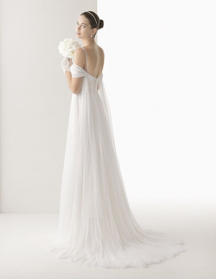 Top 1 of Femininity: A Special Feature on 'Off-Shoulder' Wedding Dresses by Skirt Shape♡にて紹介している画像