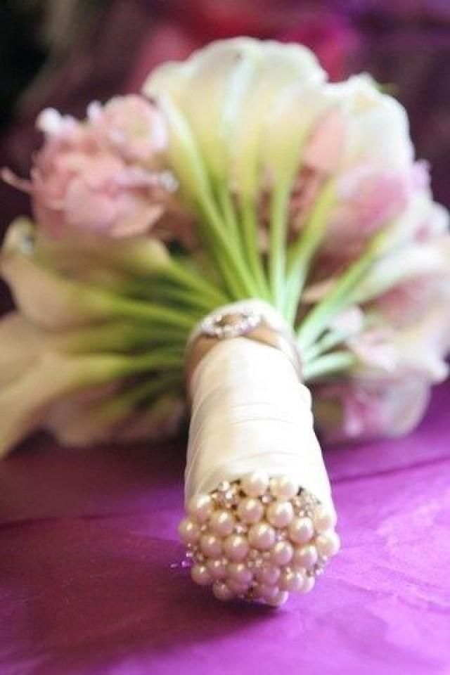 Chic Radiance: The Adorable Bouquet Mixed with Pearls for a Lady-Like Touch♡にて紹介している画像
