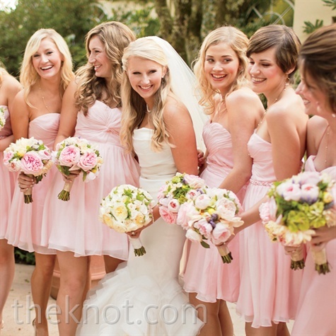 Adorably Cute♡ Wedding Ideas Inspired by "Legally Blonde" to Make You Feel Like Elle Woods!にて紹介している画像