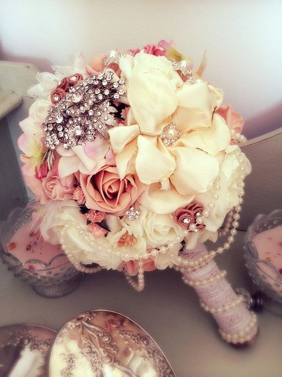 Chic Radiance: The Adorable Bouquet Mixed with Pearls for a Lady-Like Touch♡にて紹介している画像