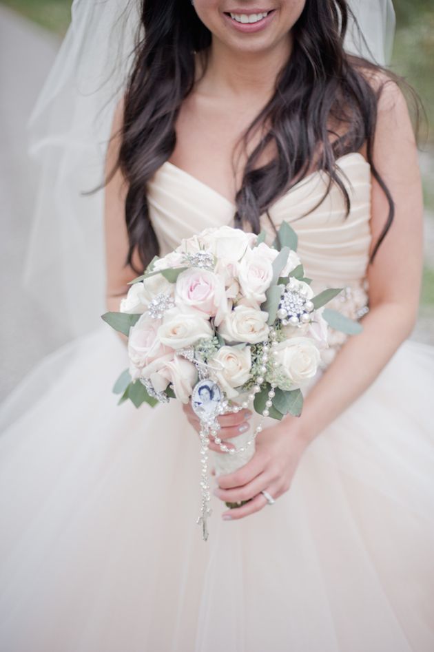 Chic Radiance: The Adorable Bouquet Mixed with Pearls for a Lady-Like Touch♡にて紹介している画像