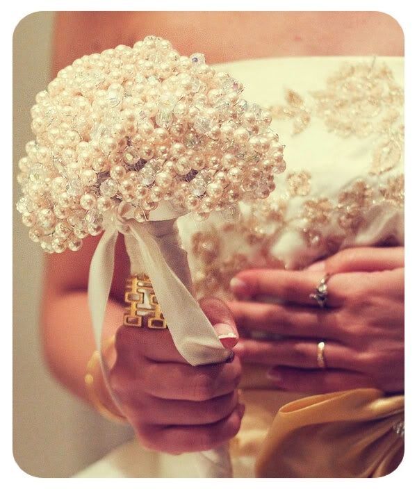 Chic Radiance: The Adorable Bouquet Mixed with Pearls for a Lady-Like Touch♡にて紹介している画像