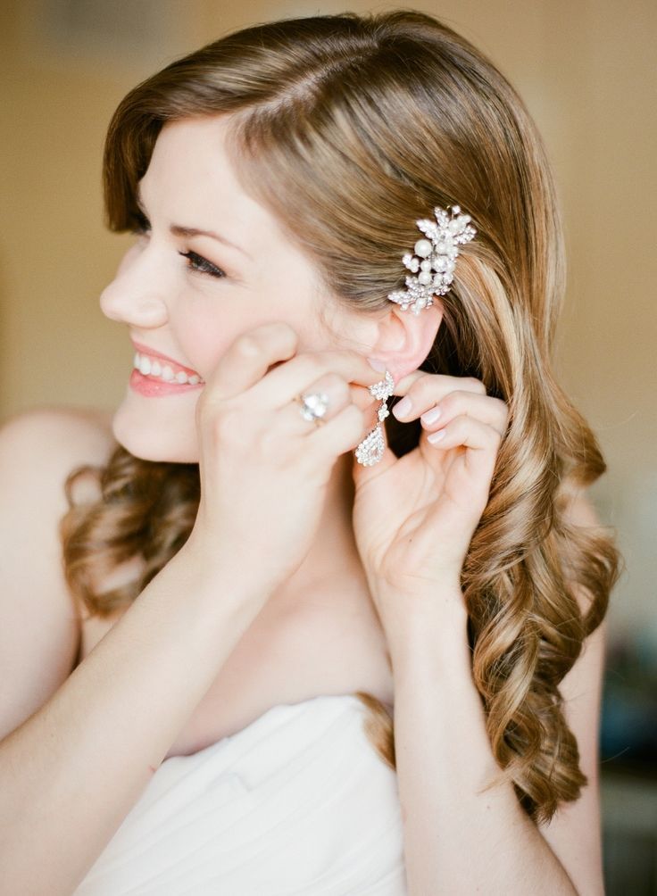 Winter Weddings: Sparkle is Key ♩ A Special Feature on Recommended Head Accessories with Sparkling Jewels by Placement Location ♡にて紹介している画像