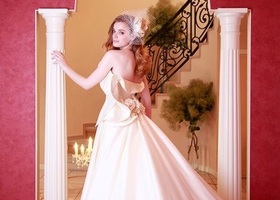 バージンロードを歩くとき。ゲストに一番みられる〔後ろ姿〕でドレスを選ぶなら、このブランド、 ANTONIO RIVA(アントニオリーヴァ)がおすすめです＊