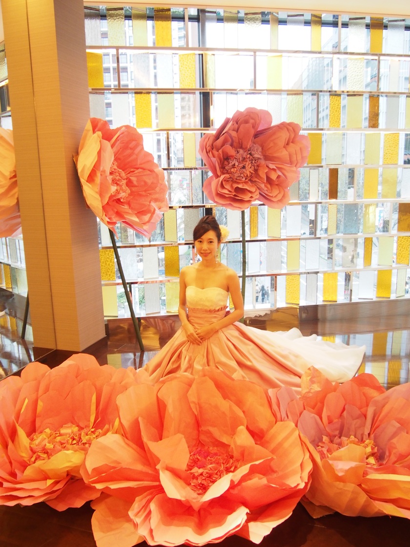 "Fitting Report: Transform into a Princess with the Adorable Magic Dresses from TAKAMI BRIDAL!"にて紹介している画像