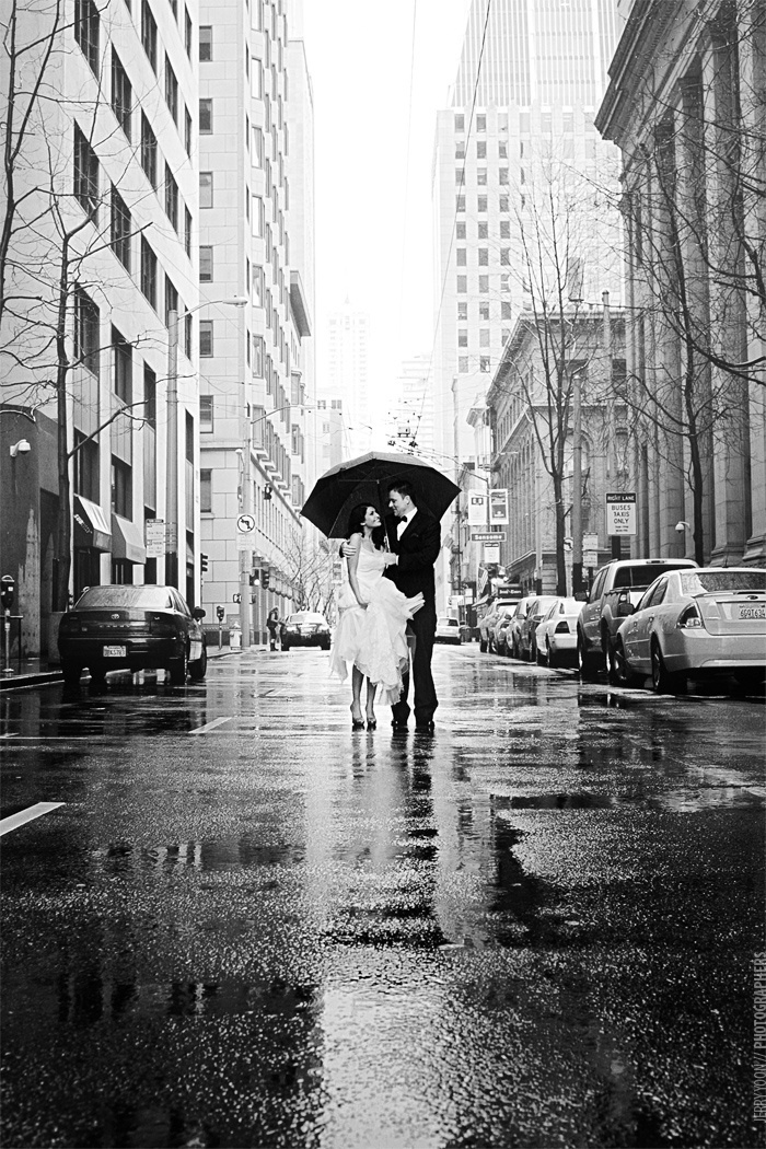 Happy Even on Rainy Days with My Beloved: Dramatic Rainy Wedding Photos♡にて紹介している画像
