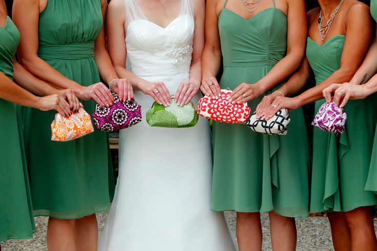 お呼ばれドレスも華やかに♡普段着にも使えるおしゃれなクラッチバッグCollection♡にて紹介している画像