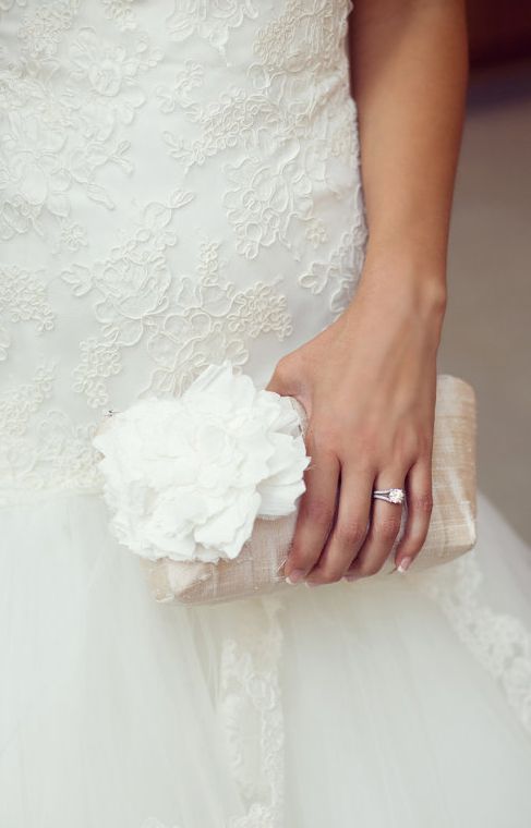 お呼ばれドレスも華やかに♡普段着にも使えるおしゃれなクラッチバッグCollection♡にて紹介している画像