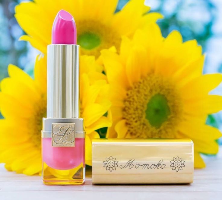 名入れサービスが大人気♩感謝をこめてあげたいエスティローダーの幸せモノグラムリップ♡にて紹介している画像