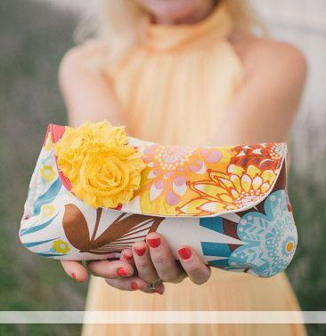 お呼ばれドレスも華やかに♡普段着にも使えるおしゃれなクラッチバッグCollection♡にて紹介している画像