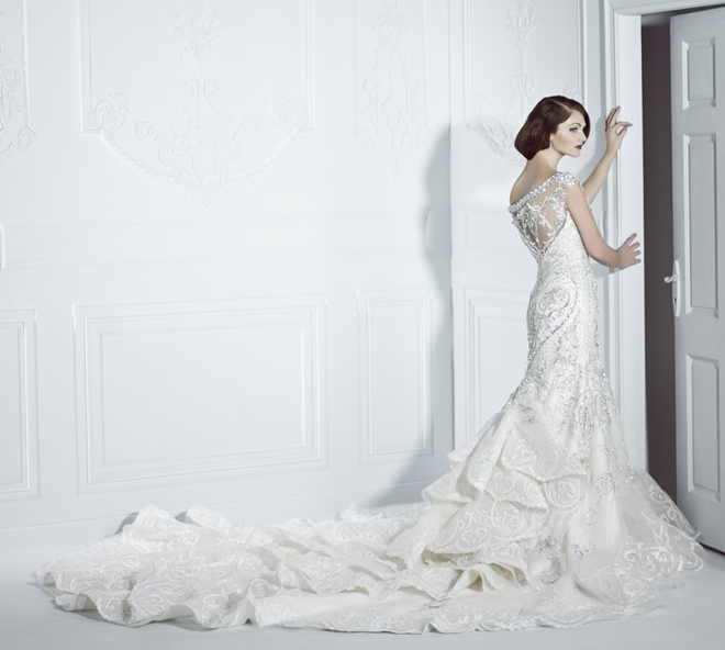 "Attention All Dress Saviors! Discover What Suits You: A Cute Wedding Dress Catalog by Silhouette ♡"にて紹介している画像