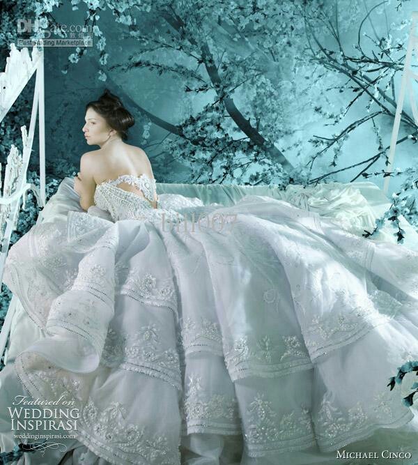 プリンセスラインよりももっと豪華♡見たら絶対に虜になっちゃう『ボールガウンドレス』って知ってる？にて紹介している画像