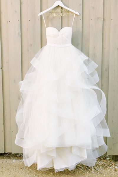 "Attention All Dress Saviors! Discover What Suits You: A Cute Wedding Dress Catalog by Silhouette ♡"にて紹介している画像