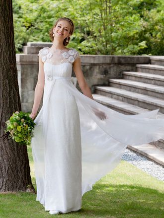 "Attention All Dress Saviors! Discover What Suits You: A Cute Wedding Dress Catalog by Silhouette ♡"にて紹介している画像