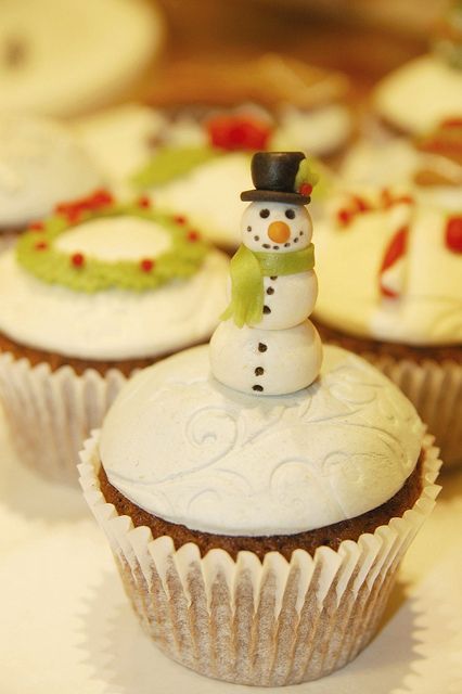 The Perfect Party: Adorable Christmas Designed Cupcake Recipes!♡にて紹介している画像