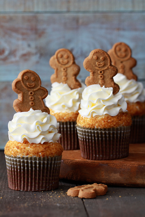 The Perfect Party: Adorable Christmas Designed Cupcake Recipes!♡にて紹介している画像