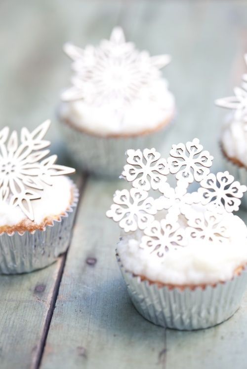 The Perfect Party: Adorable Christmas Designed Cupcake Recipes!♡にて紹介している画像