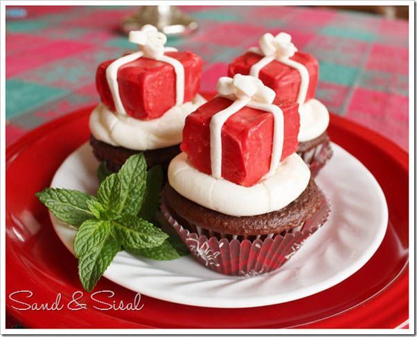 The Perfect Party: Adorable Christmas Designed Cupcake Recipes!♡にて紹介している画像