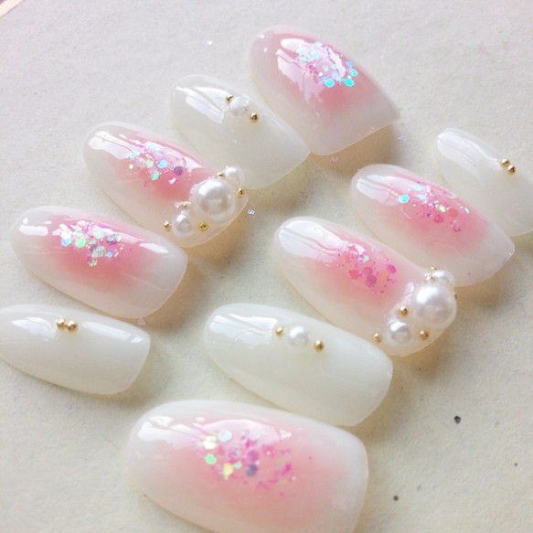 『おフェロ』まだまだ流行中！＼メイクからドレス、髪型まで／おフェロ感たっぷり花嫁になる方法＊にて紹介している画像