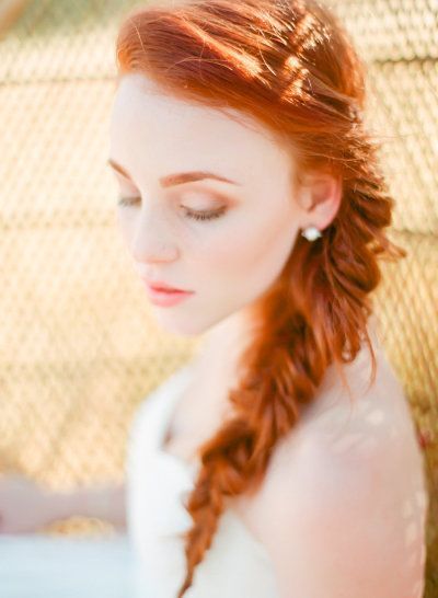 おしゃれプレ花嫁さんに大人気♡旬顔ヘアアレンジの定番『フィッシュボーン』のやり方まとめ＊にて紹介している画像