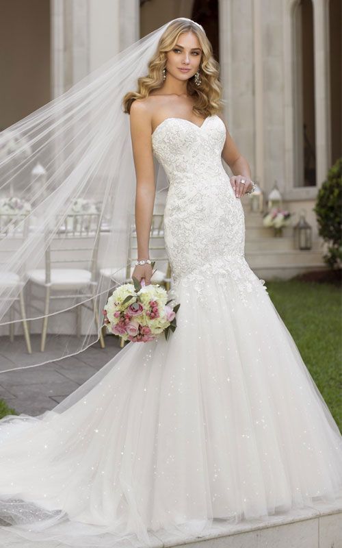 シルエットを変えて白⇒白が最近のトレンド♡純白ウェディングドレスを〔2着〕着たい場合の選び方まとめ♩にて紹介している画像