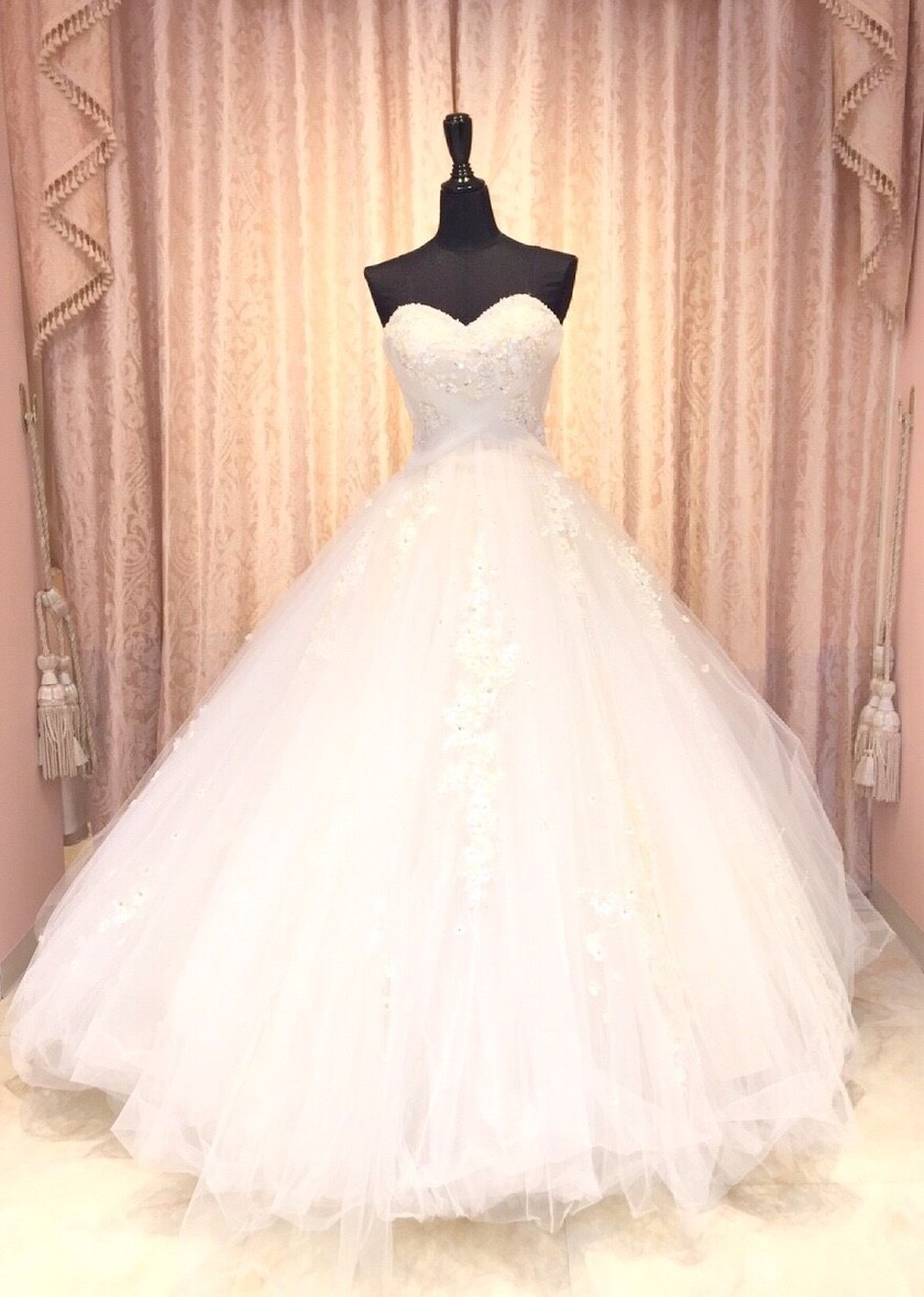 『THE HANY』の原点！札幌の『HANY WEDDING』には、ここだけ限定のドレスと魅力があるんです♡にて紹介している画像