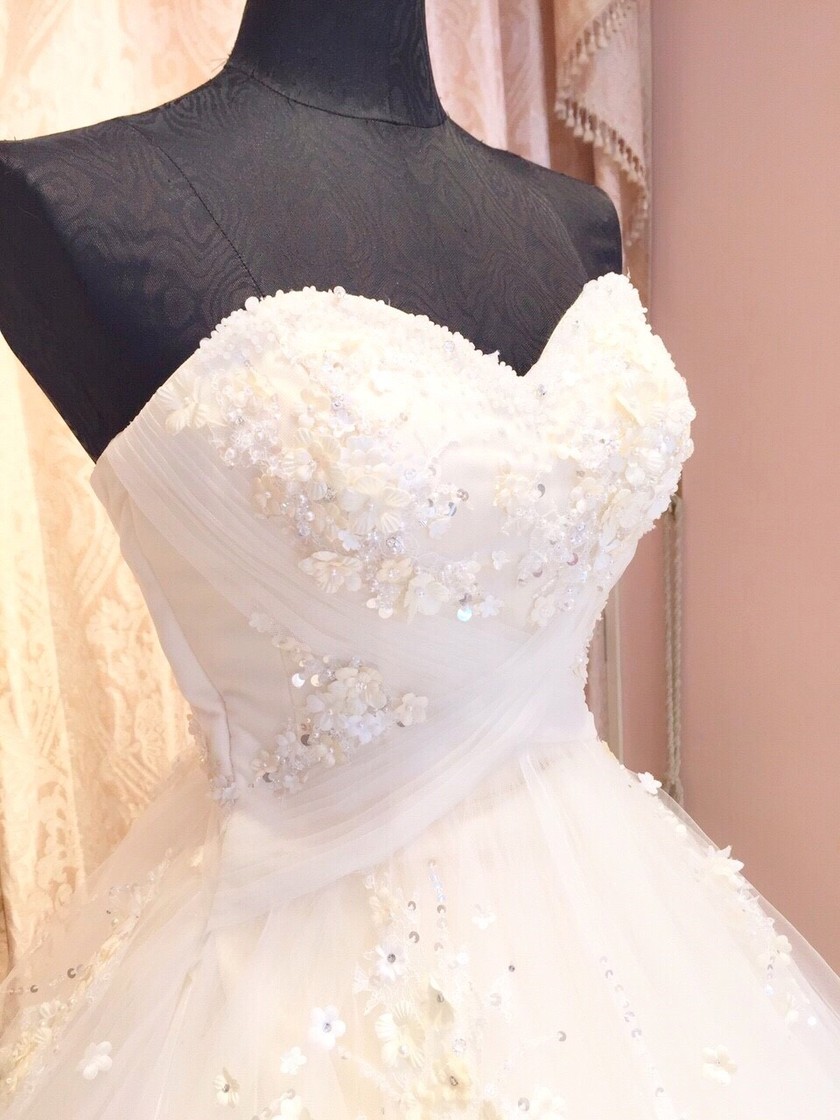 『THE HANY』の原点！札幌の『HANY WEDDING』には、ここだけ限定のドレスと魅力があるんです♡にて紹介している画像