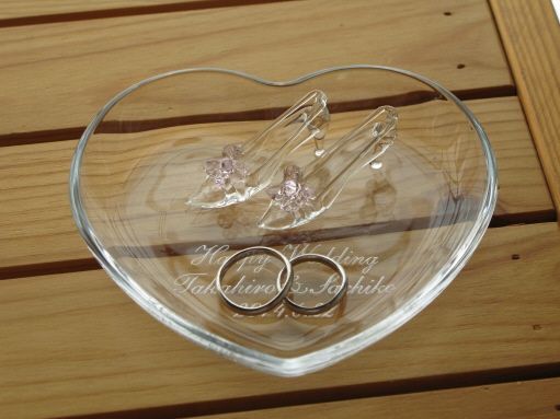 クリスタルの様に輝く♡ガラスでできたハート型リングピローが可愛すぎ＊にて紹介している画像