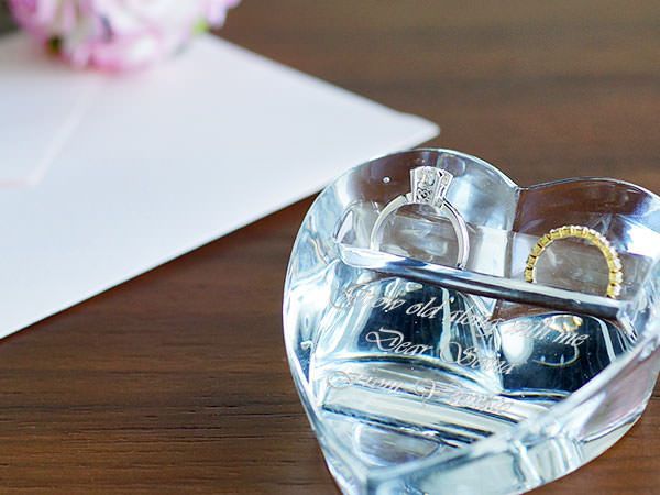 クリスタルの様に輝く♡ガラスでできたハート型リングピローが可愛すぎ＊にて紹介している画像