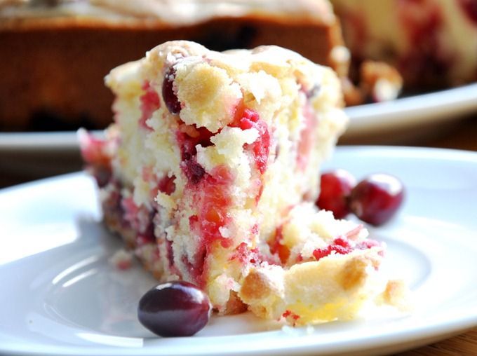 "Christmas Season Delights: Hosting with Cranberry Cakes"にて紹介している画像