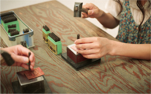 A Place Where You Can Create Handmade Wedding Rings Together: Do You Know About 'Karakoro Workshop'?にて紹介している画像