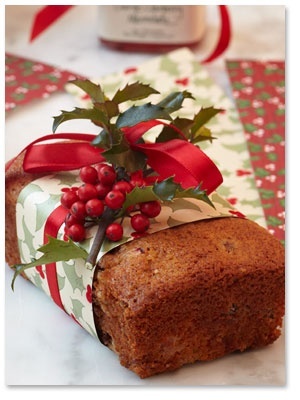 "Christmas Season Delights: Hosting with Cranberry Cakes"にて紹介している画像
