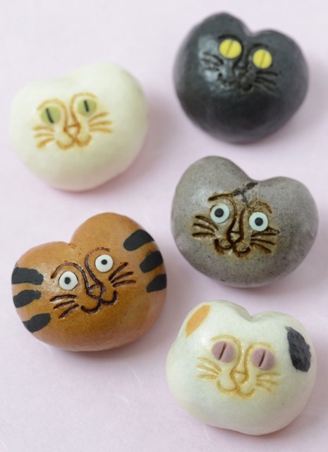 A Little Bit Adorable: Falling Gradually in Love with the Healing Cat Faces of "Neko-ko Manju"♡にて紹介している画像