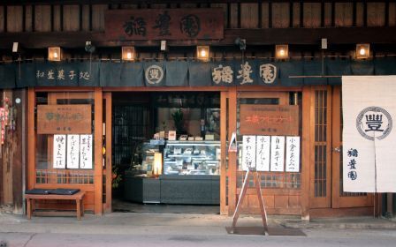 A Little Bit Adorable: Falling Gradually in Love with the Healing Cat Faces of "Neko-ko Manju"♡にて紹介している画像