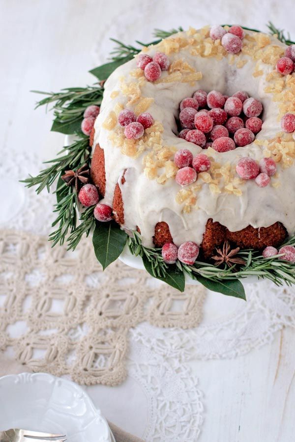 "Christmas Season Delights: Hosting with Cranberry Cakes"にて紹介している画像