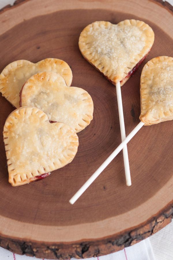 Crispy and Creamy Delight: How to Make the Popular 'Pie Pops' from Abroad ♡にて紹介している画像