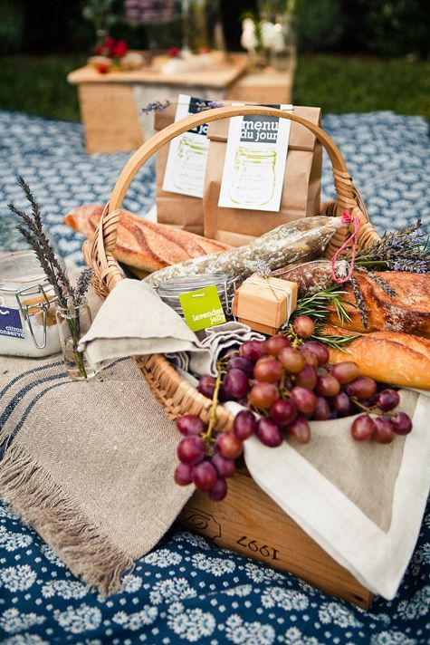 Let's Have Fun Together! Casual and Charming Picnic Weddings ♡にて紹介している画像