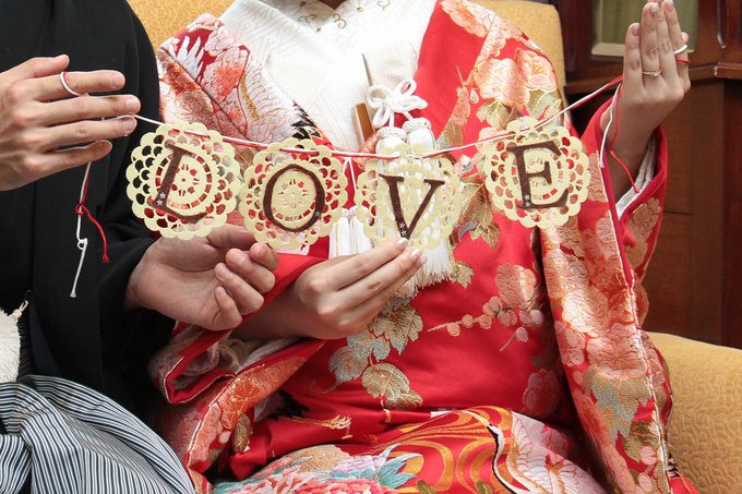 "5 Perfect Props for Wedding Photos That Will Make You Say 'You Have Great Taste' ♡"にて紹介している画像