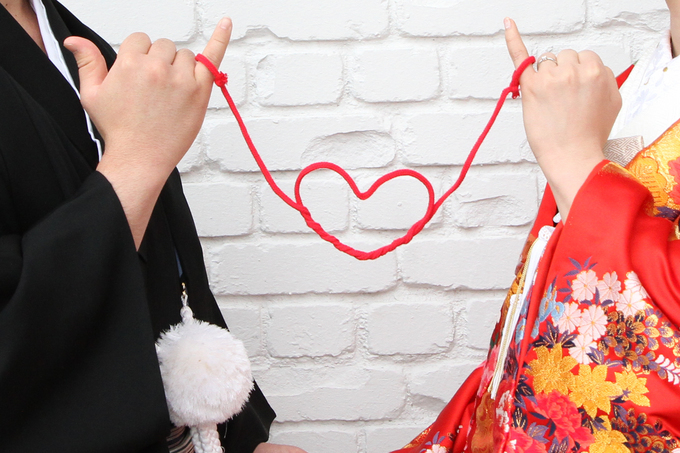 "5 Perfect Props for Wedding Photos That Will Make You Say 'You Have Great Taste' ♡"にて紹介している画像