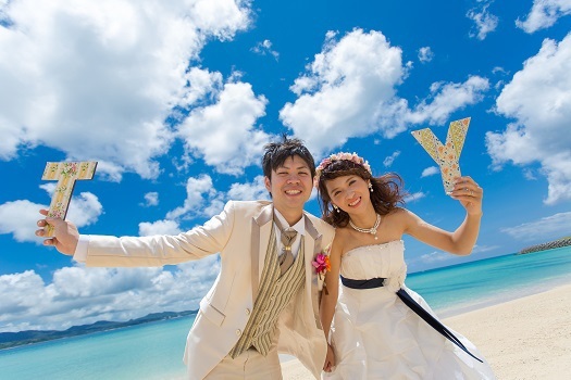"5 Perfect Props for Wedding Photos That Will Make You Say 'You Have Great Taste' ♡"にて紹介している画像