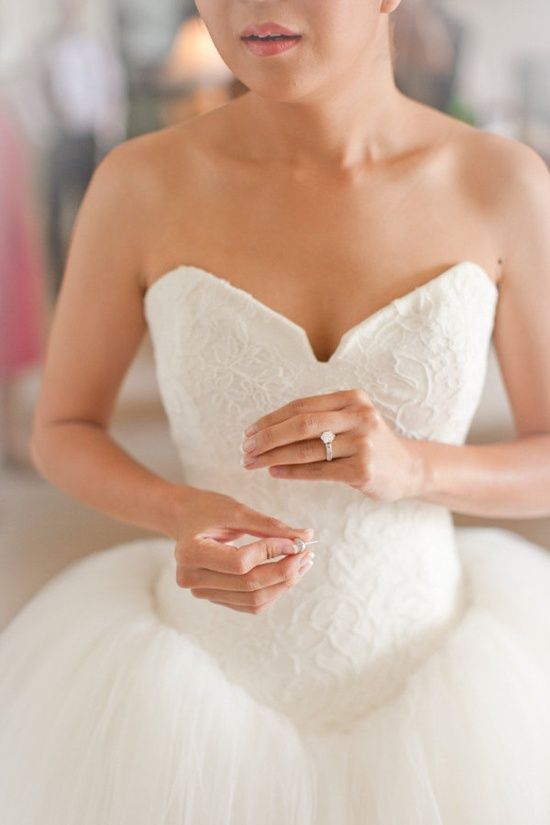 Global Sensation! Vera Wang's Wedding Dresses are Dreamily Romantic ♡にて紹介している画像