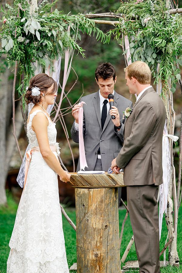 "Sealing Your Vows: The Beautiful Touch of the 'Engagement Cover Ceremony' Where You Add Your Engagement Ring After Exchanging Wedding Rings!"にて紹介している画像