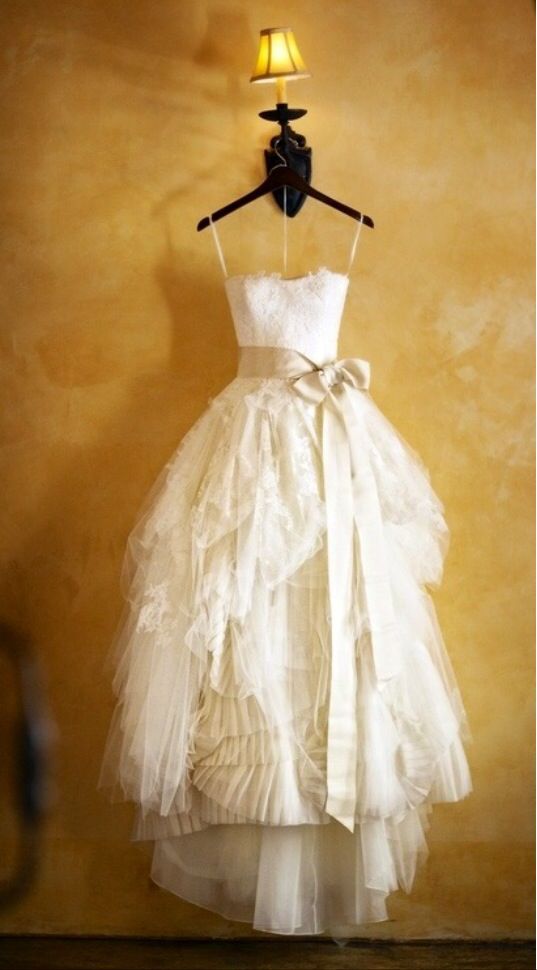 Global Sensation! Vera Wang's Wedding Dresses are Dreamily Romantic ♡にて紹介している画像