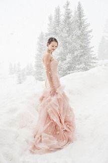 Global Sensation! Vera Wang's Wedding Dresses are Dreamily Romantic ♡にて紹介している画像