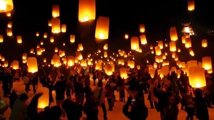 A Magical Landscape: Did You Know There's a Sky Lantern Festival in Japan Just Like Rapunzel's?にて紹介している画像