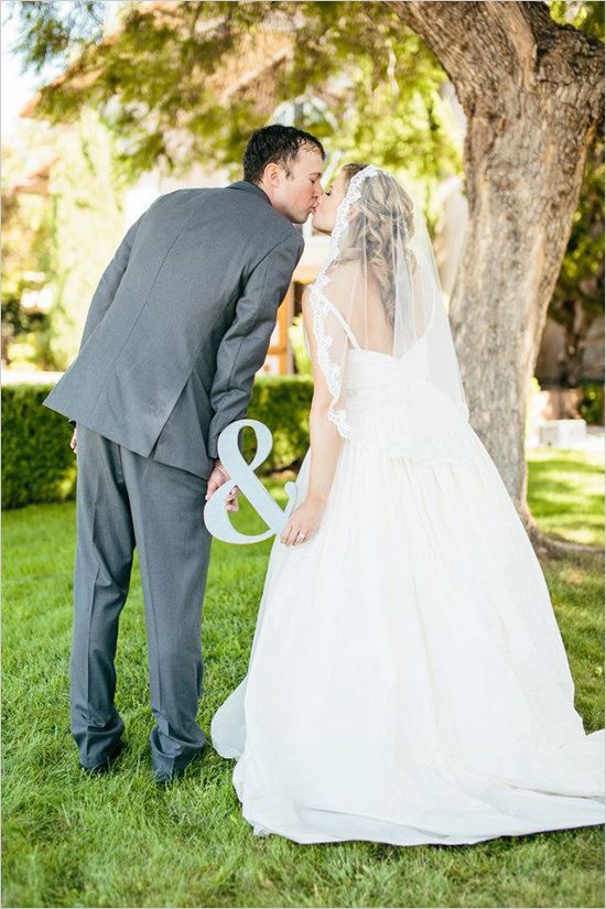 "5 Perfect Props for Wedding Photos That Will Make You Say 'You Have Great Taste' ♡"にて紹介している画像