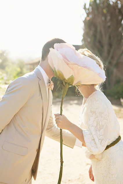 "5 Perfect Props for Wedding Photos That Will Make You Say 'You Have Great Taste' ♡"にて紹介している画像