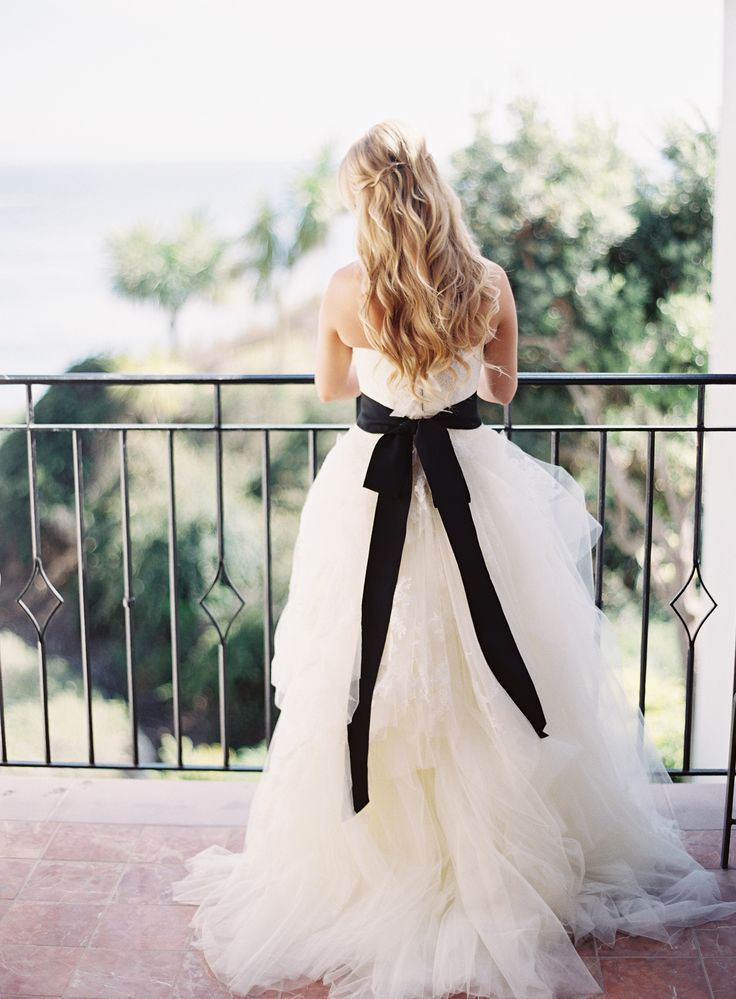 Global Sensation! Vera Wang's Wedding Dresses are Dreamily Romantic ♡にて紹介している画像
